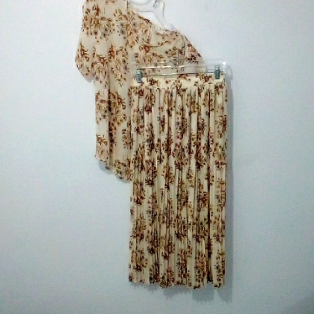 Nicola tan floral two piece pleated Spring skirt set